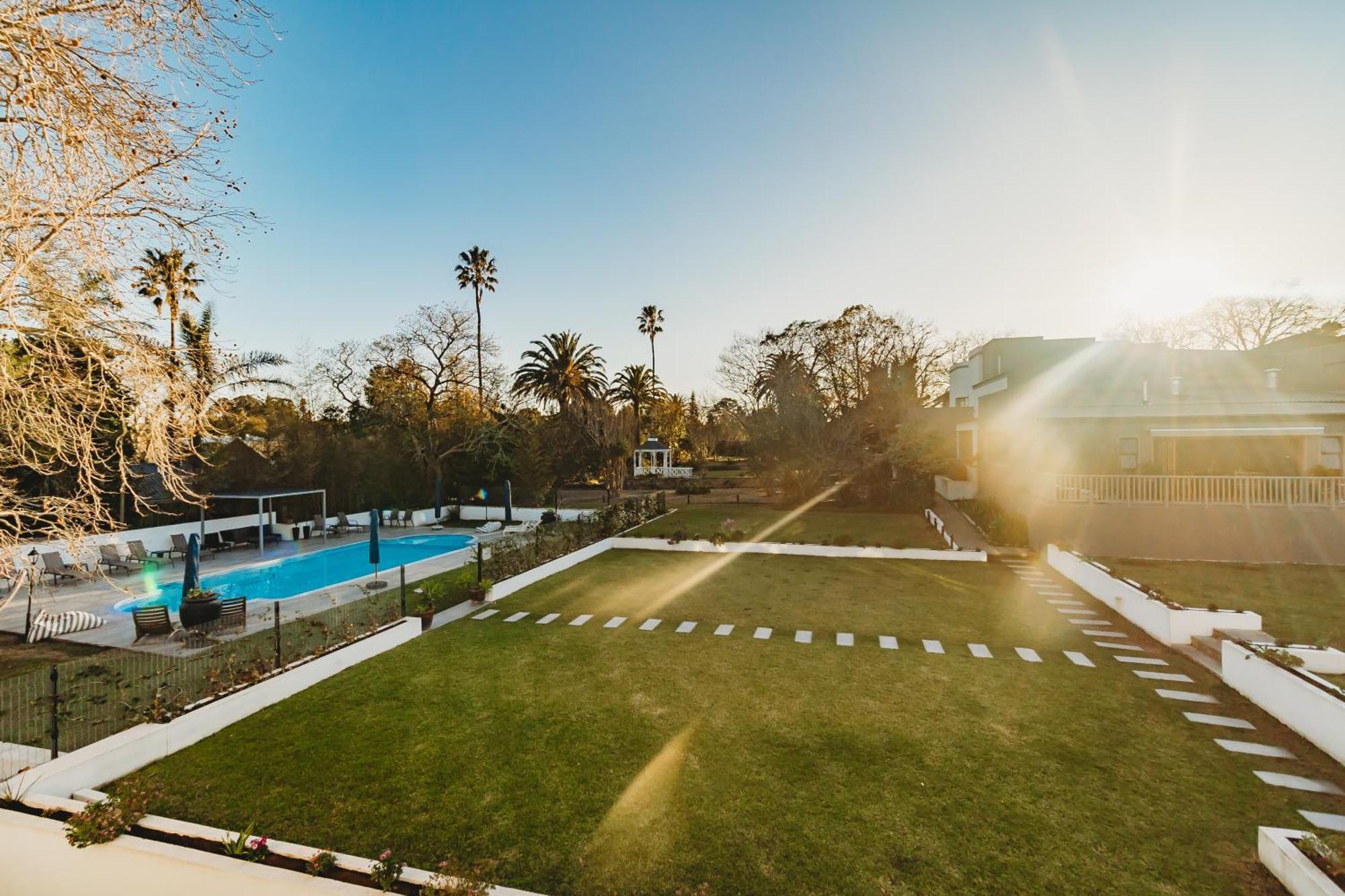 The Hawthorn Boutique Hotel George Bagian luar foto